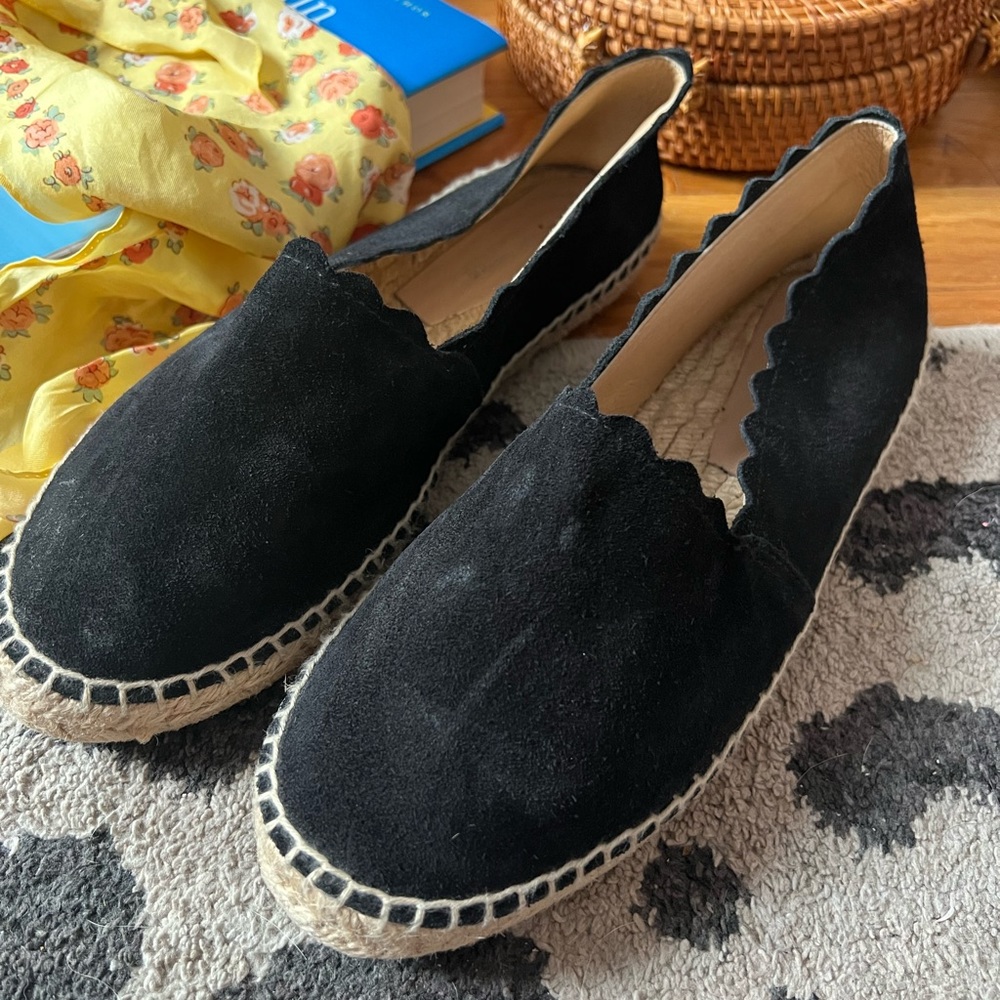 Black scalloped espadrilles